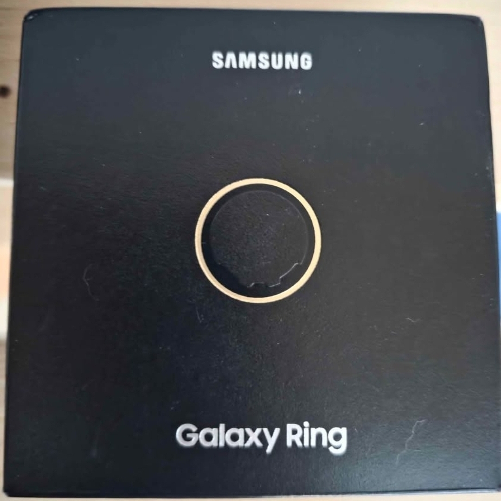 Samsung Galaxy Ring - Black and Gold